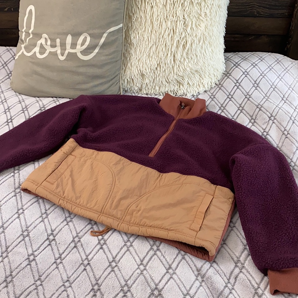 Fabletics Pullover - Picture 2 of 6